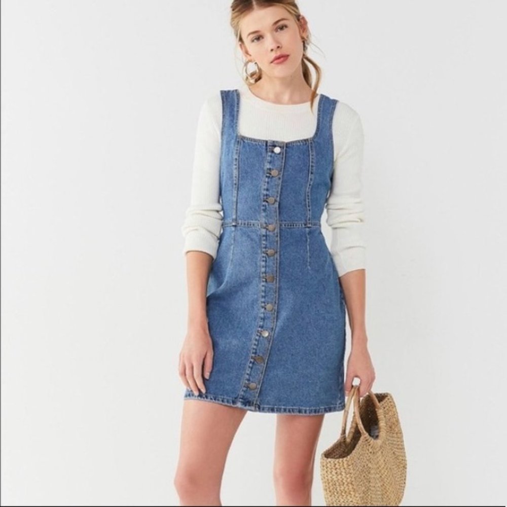 00 Urban Outfitters Light Wash Sleeveless Denim Button Front Mini Dress